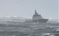 Transport: ship in a storm