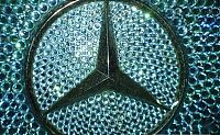 Transport: Mercedes-Benz SL500 coverd with Swarovski Crystal