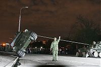 Transport: SU-100 tank crash, Moscow, Russia