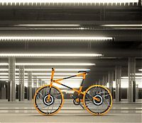 Transport: urban bicycle concept with folding wheel system
