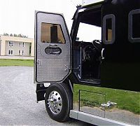 Transport: Vault XXL Armored Limousine