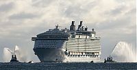 Transport: MS Allure of the Seas cruise ship