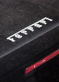 Transport: Velvet Ferrari 599