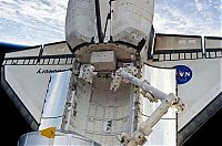 Earth & Universe: Space Shuttle Discovery home after 15-day mission
