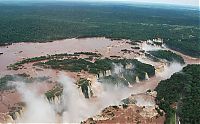 World & Travel: The Devil's Throat (Garganta do diablo), Iguazu river, Brazil, Argentina border