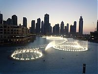 World & Travel: Record fountain system set, Burj Khalifa Lake, Dubai, United Arab Emirates