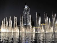 World & Travel: Record fountain system set, Burj Khalifa Lake, Dubai, United Arab Emirates