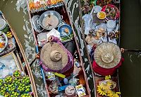 World & Travel: Floating market, Damnoen Saduak, Ratchaburi Province, Thailand
